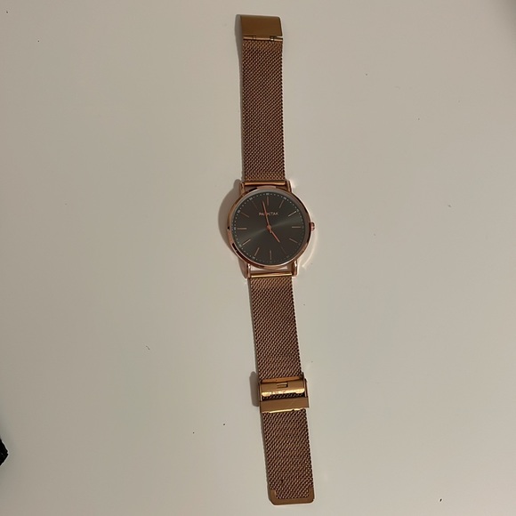 Rose gold watch - Picture 2 of 3